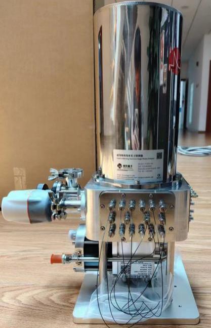 超导纳米线单光子探测器