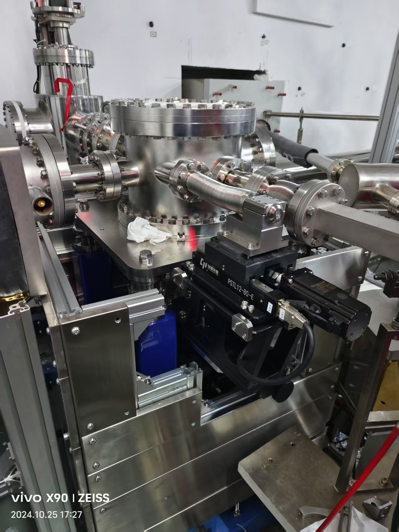 中红外段下游谐振腔