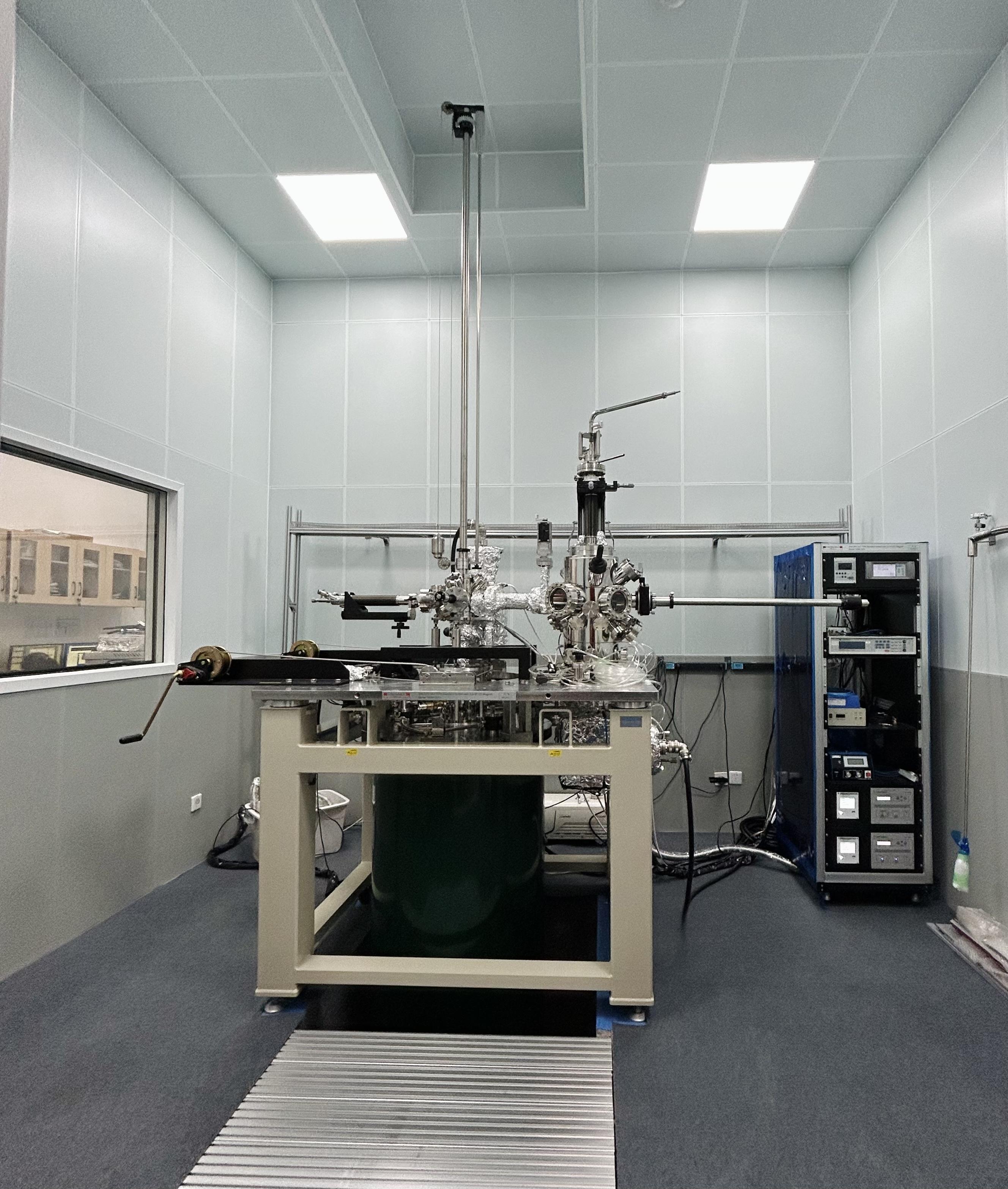 极低温强磁场扫描隧道显微镜