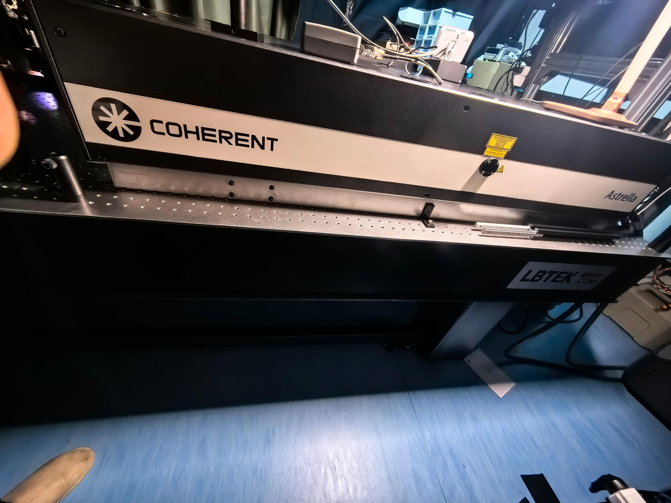 钛宝石飞秒激光器