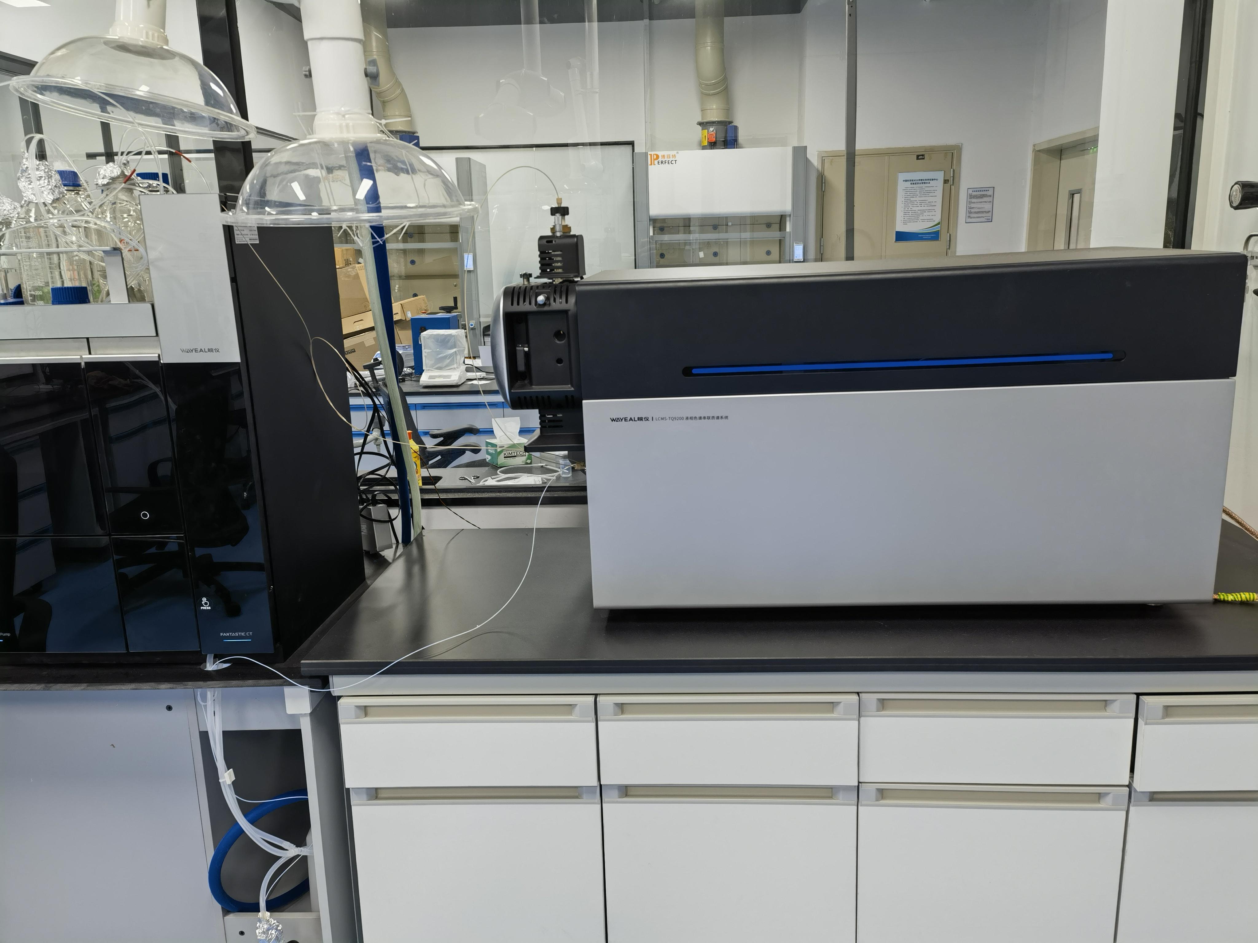 超高效液相色谱串联三重四极杆质谱系统（高新园区2号学科楼）