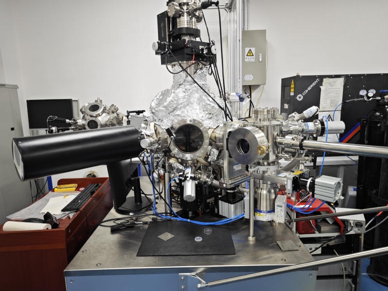 超高真空激光分子束外延系统