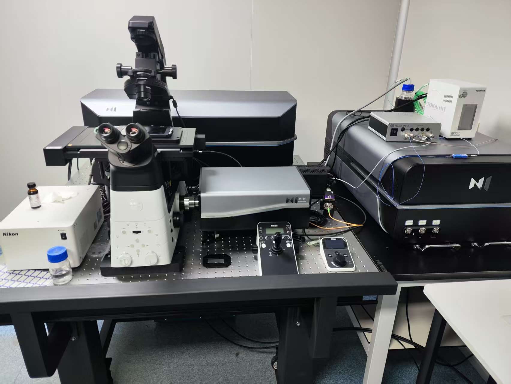 多模态活细胞超分辨显微成像装置