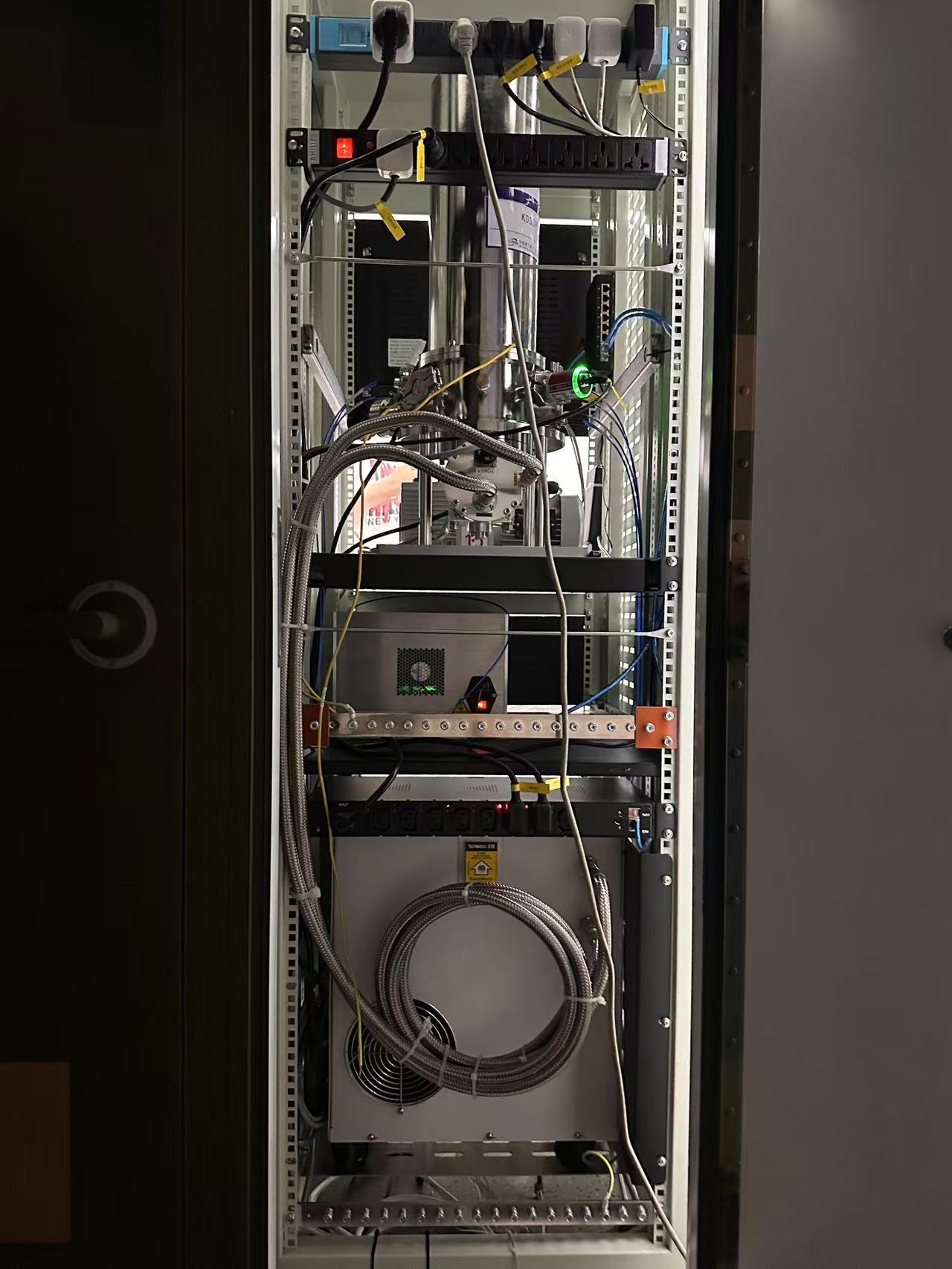 紫外超导纳米线单光子探测系统